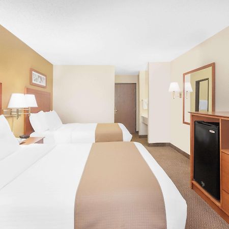 Baymont By Wyndham Port Huron Extérieur photo