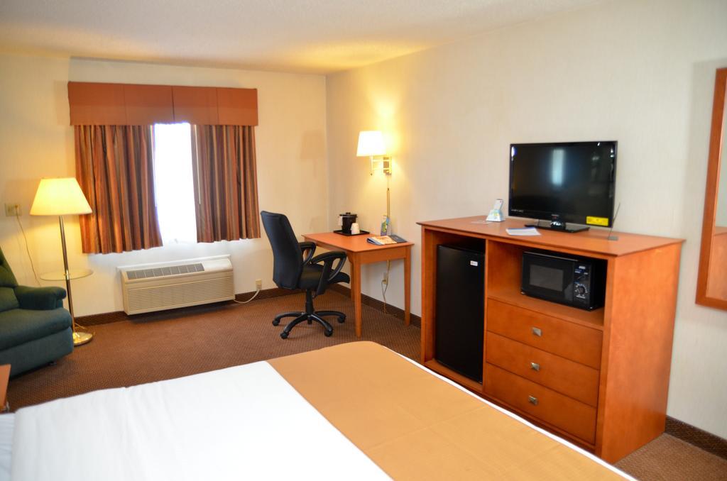 Baymont By Wyndham Port Huron Extérieur photo
