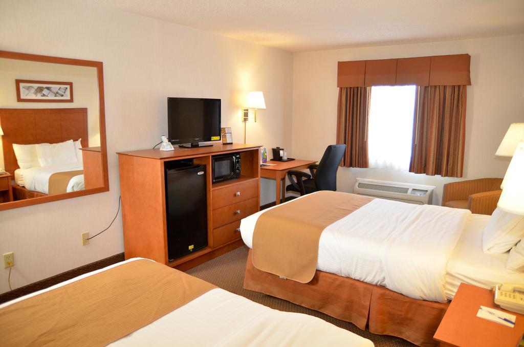 Baymont By Wyndham Port Huron Extérieur photo
