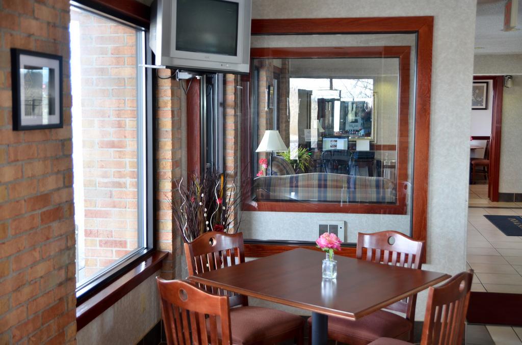 Baymont By Wyndham Port Huron Extérieur photo