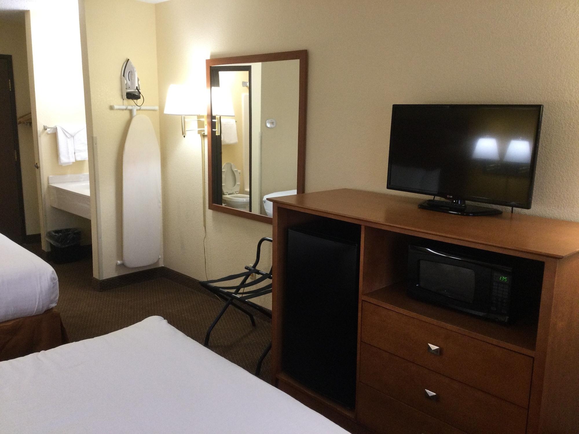 Baymont By Wyndham Port Huron Extérieur photo