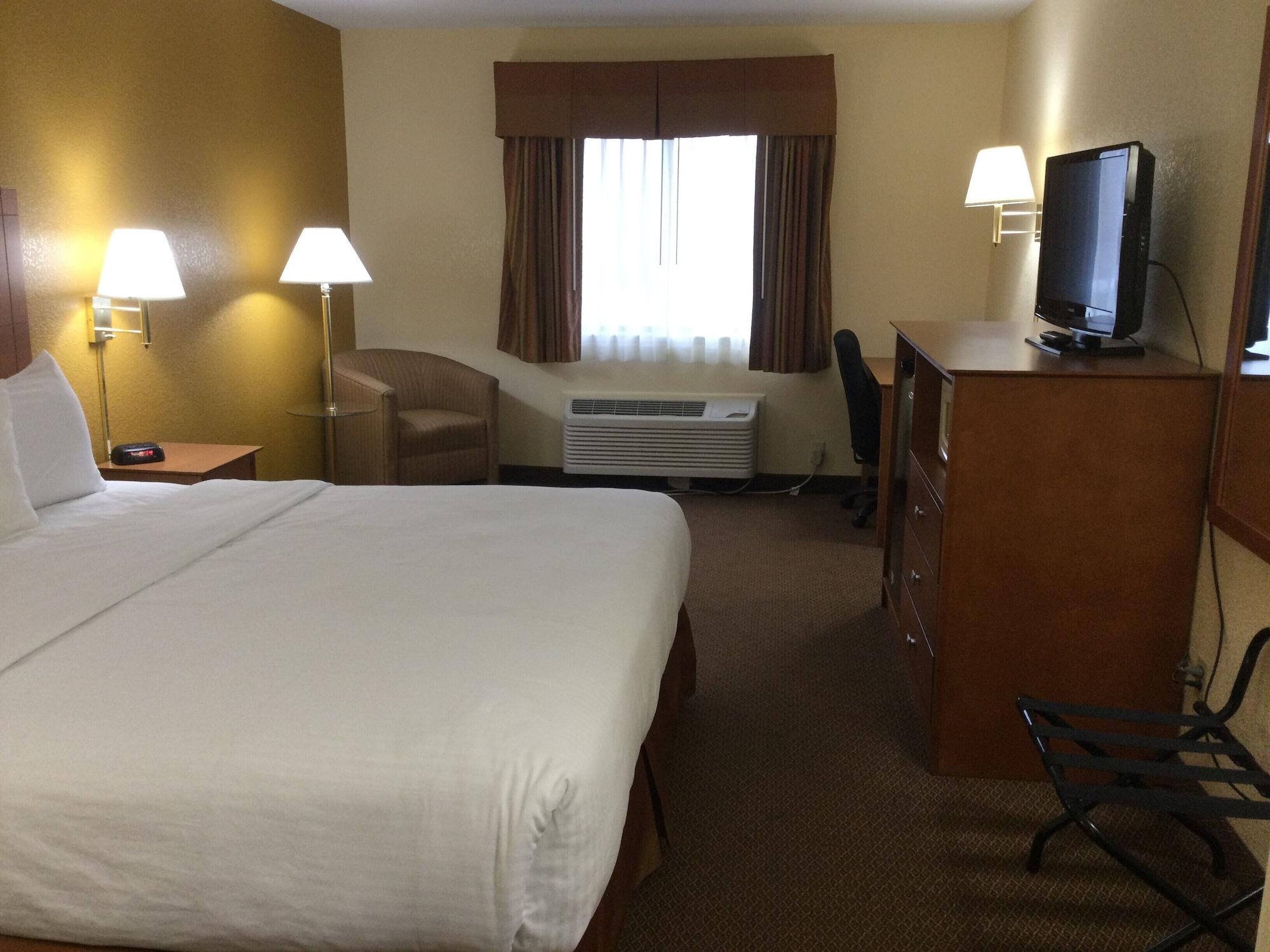 Baymont By Wyndham Port Huron Extérieur photo