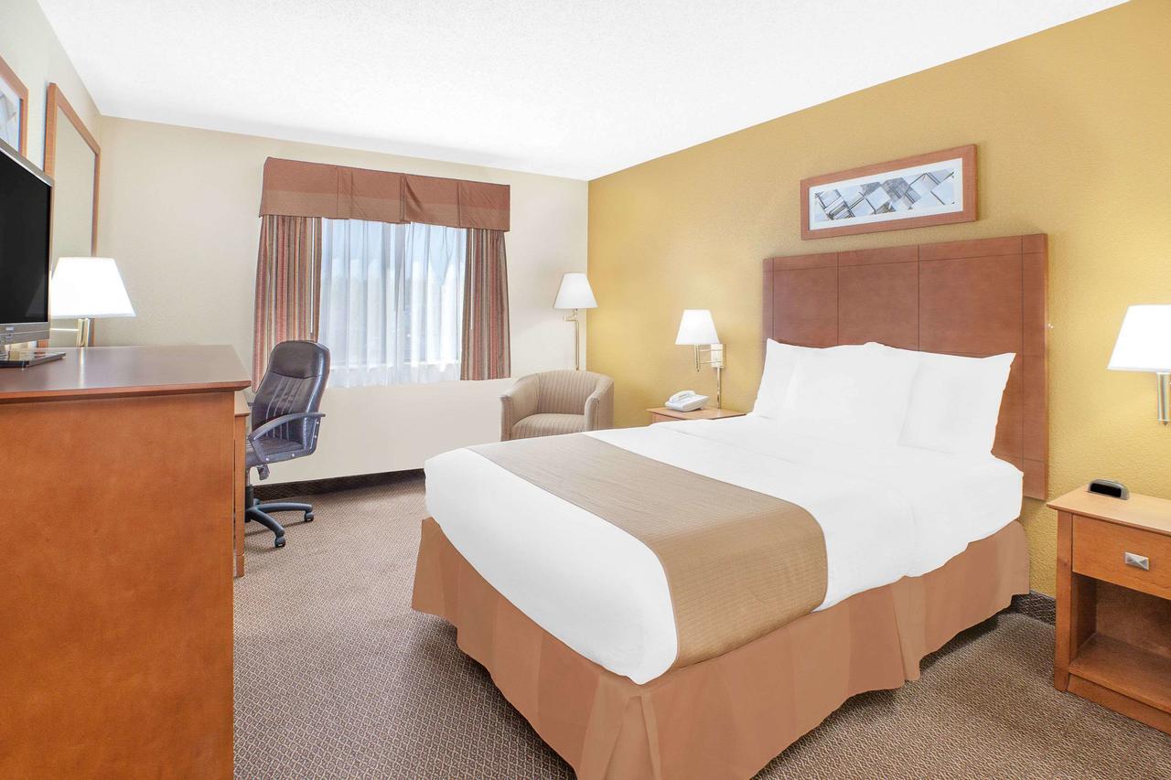 Baymont By Wyndham Port Huron Extérieur photo