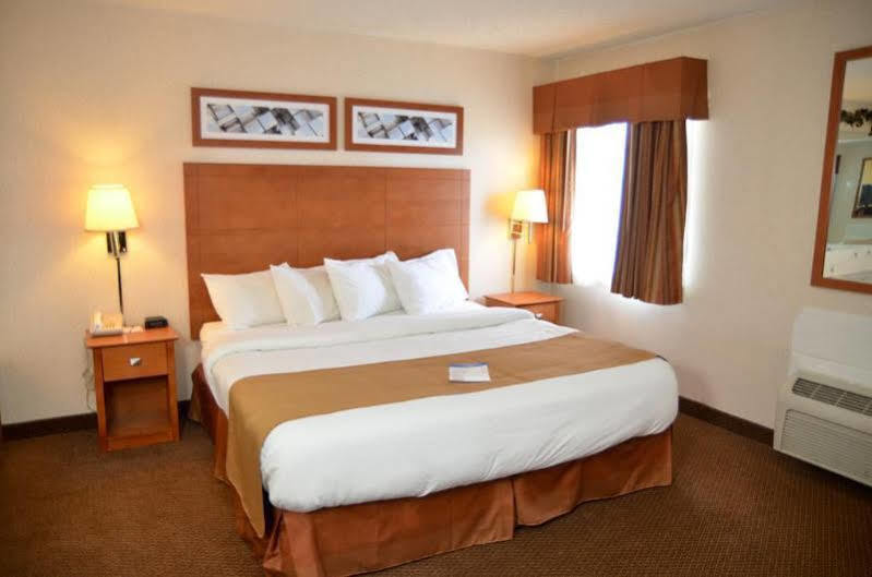 Baymont By Wyndham Port Huron Extérieur photo